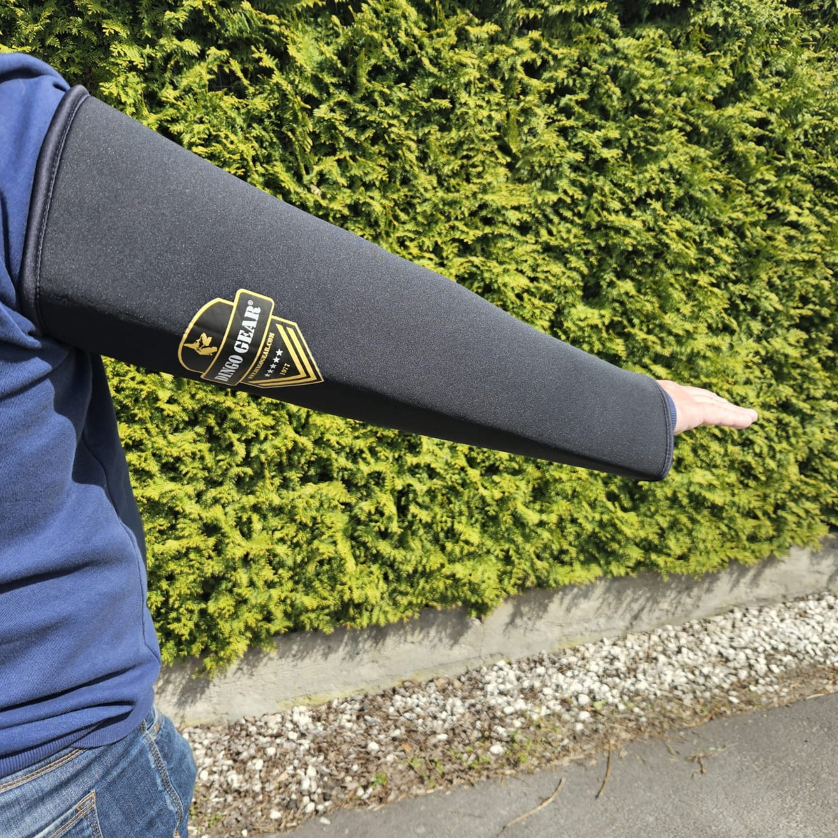 Dingo Gear – Protecție pentru mână destinată figurantului, realizată din neopren