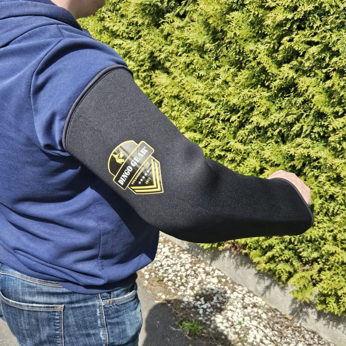 Dingo Gear – Protecție pentru mână destinată figurantului, realizată din neopren