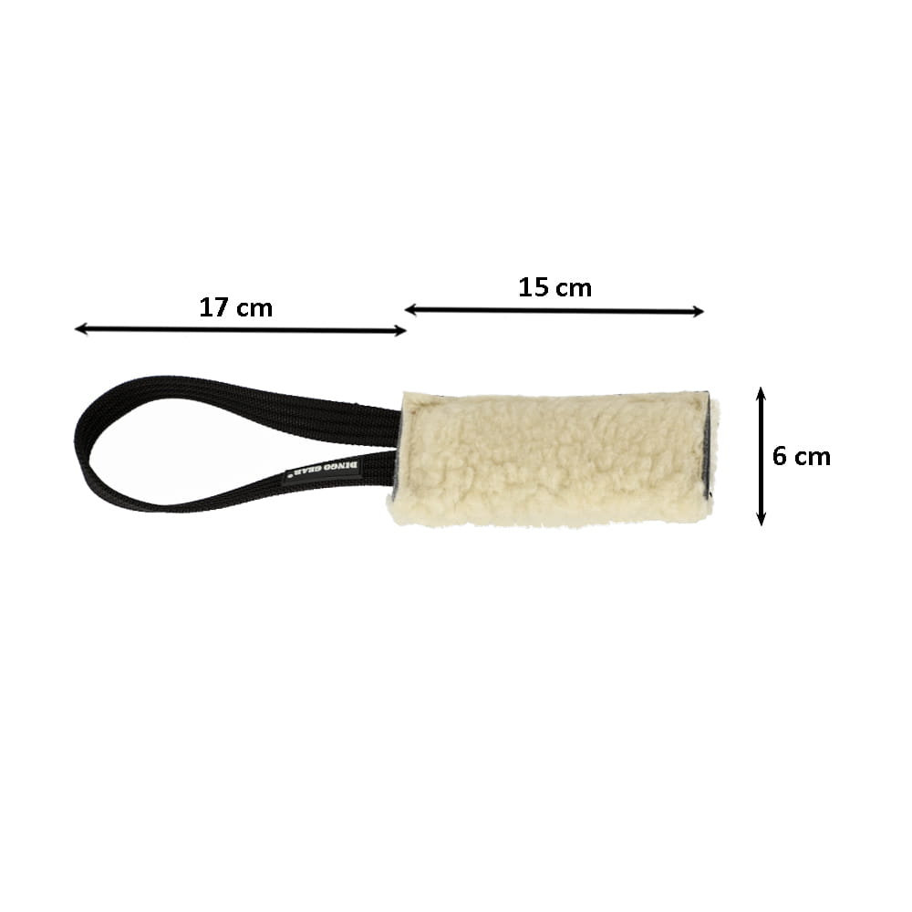 Dingo Gear – Jucărie tug plușată din lână de oaie – delicatețe și siguranță pentru pui